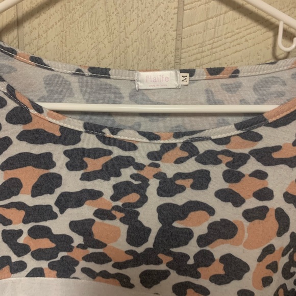 cheetah color block sweatshirt - Picture 3 of 5